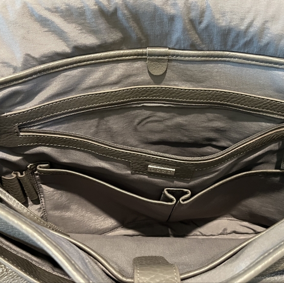 Rare Ecco Unisex Ely Grey Pebbled Leather Messenger Bag is Pristine - Picture 9 of 16